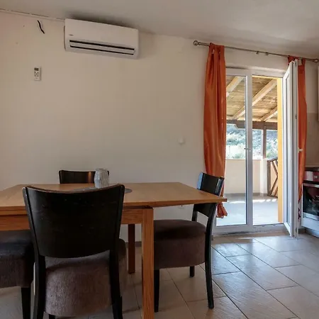 Apartment Lana *