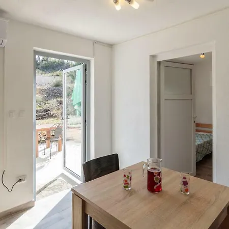 Lana Apartment