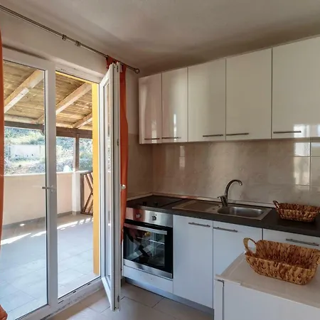 Lana Apartment