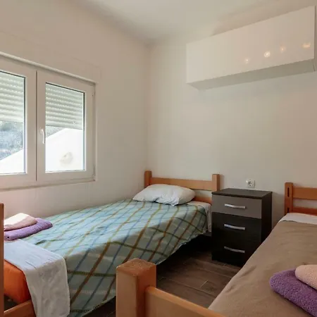 Lana Apartment *