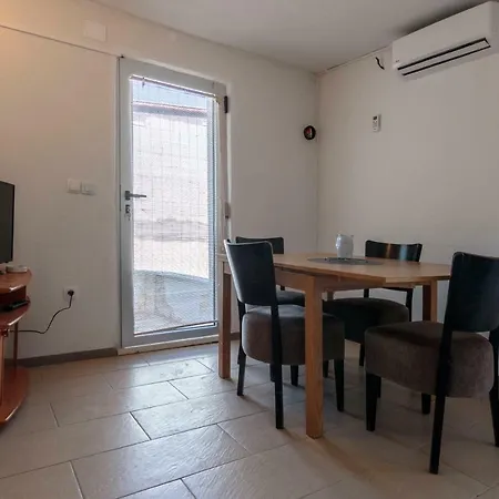 Lana Apartment