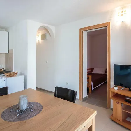 Lana Apartment *